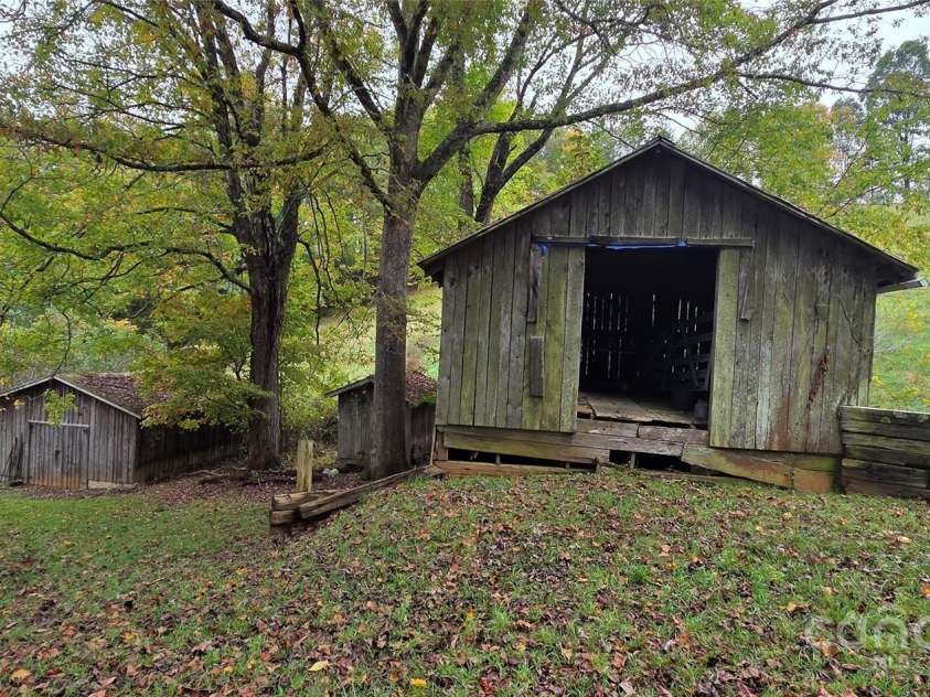 214 Old Dale Road, Spruce Pine, NC 28777.  MLS# CAR4315570, YatesRealty ID 726. 