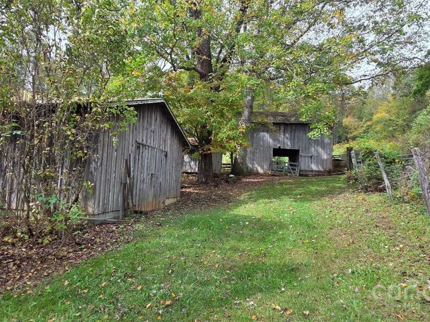 214 Old Dale Road, Spruce Pine, NC 28777.  MLS# CAR4315570, YatesRealty ID 726. 