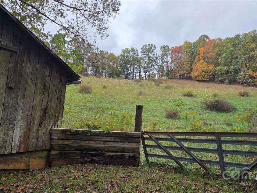 214 Old Dale Road, Spruce Pine, NC 28777.  MLS# CAR4315570, YatesRealty ID 726. 