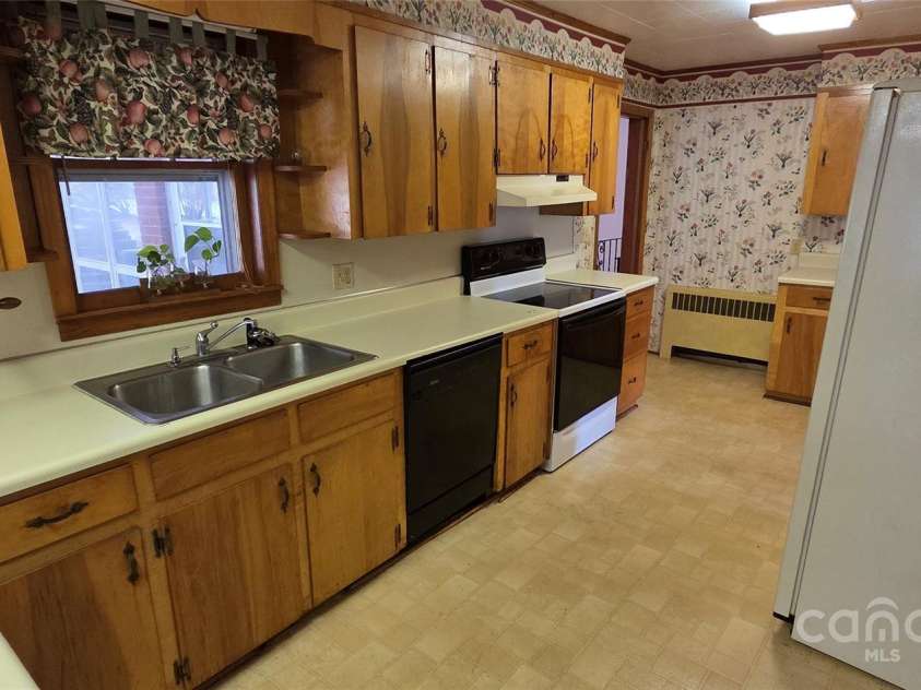 214 Old Dale Road, Spruce Pine, NC 28777.  MLS# CAR4315570, YatesRealty ID 726. 