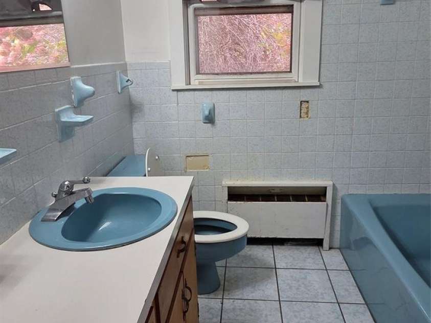 214 Old Dale Road, Spruce Pine, NC 28777.  MLS# CAR4315570, YatesRealty ID 726. 