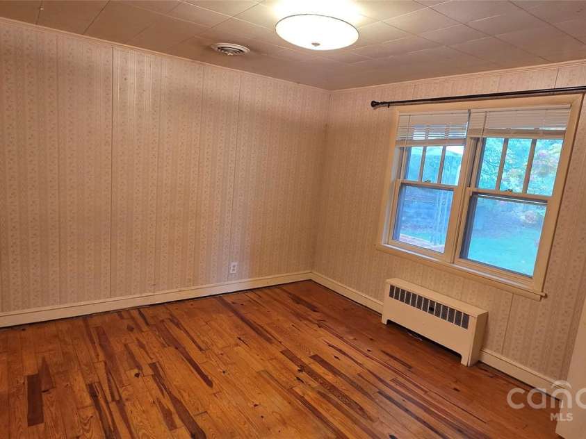 214 Old Dale Road, Spruce Pine, NC 28777.  MLS# CAR4315570, YatesRealty ID 726. 