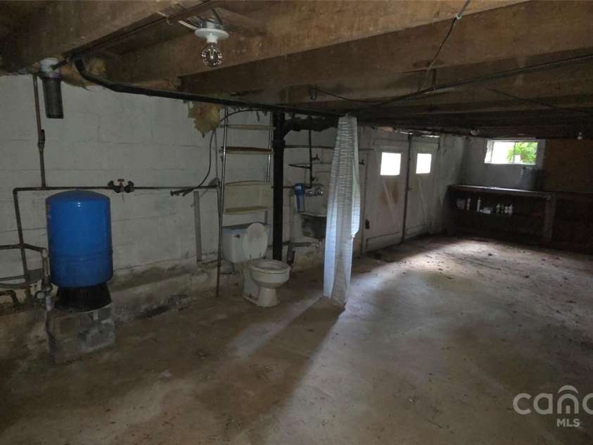 214 Old Dale Road, Spruce Pine, NC 28777.  MLS# CAR4315570, YatesRealty ID 726. 