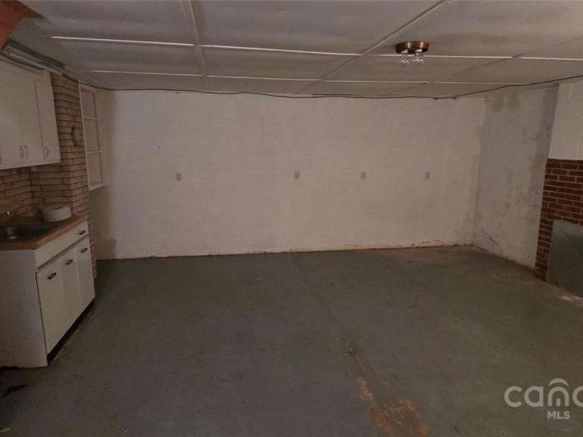 214 Old Dale Road, Spruce Pine, NC 28777.  MLS# CAR4315570, YatesRealty ID 726. 