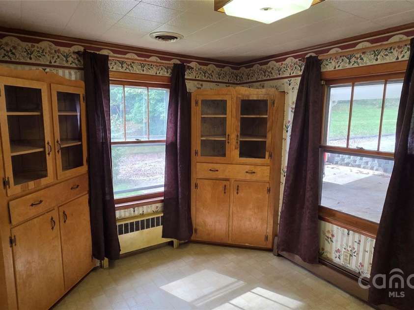 214 Old Dale Road, Spruce Pine, NC 28777.  MLS# CAR4315570, YatesRealty ID 726. 