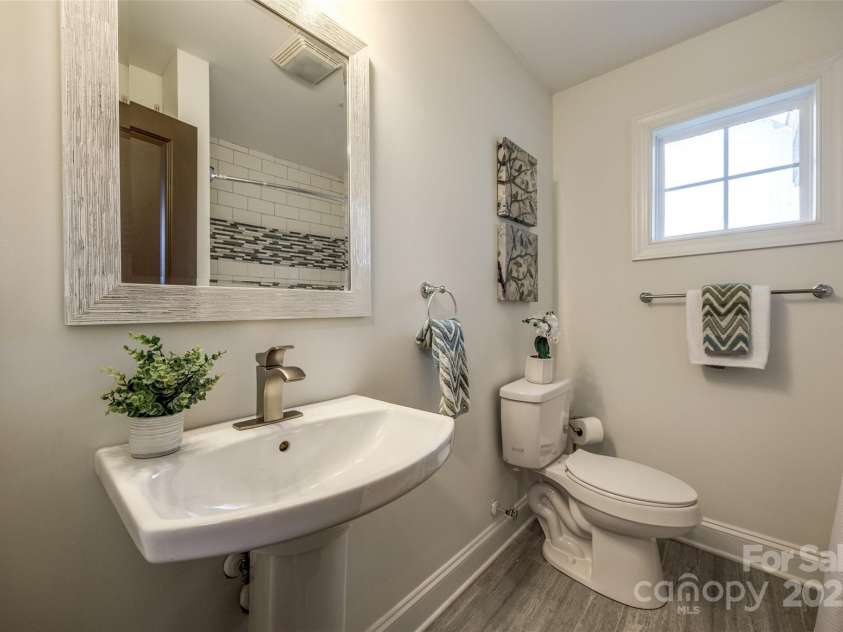 119 Smallwood Place, Charlotte, NC 28216.  MLS# CAR4221901, YatesRealty ID 7260. Full Bathroom