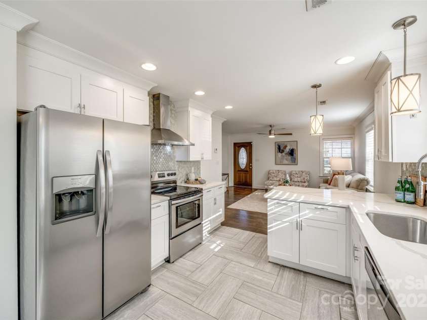 119 Smallwood Place, Charlotte, NC 28216.  MLS# CAR4221901, YatesRealty ID 7260. Updated Kitchen with Quartz and SS Appliances