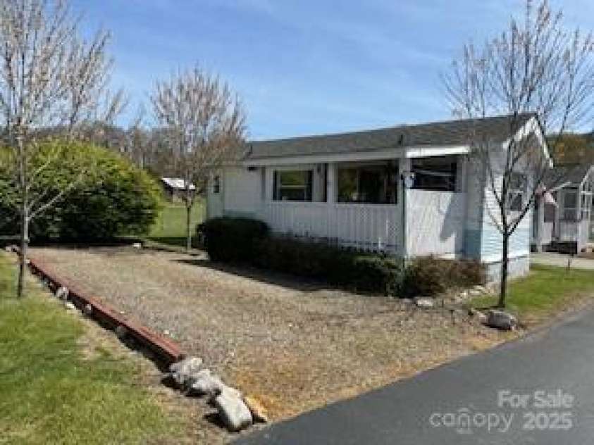 25 Summer Place Drive, Waynesville, NC 28785.  MLS# CAR4247005, YatesRealty ID 7261. 