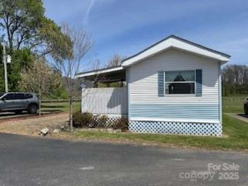 25 Summer Place Drive, Waynesville, NC 28785.  MLS# CAR4247005, YatesRealty ID 7261. 