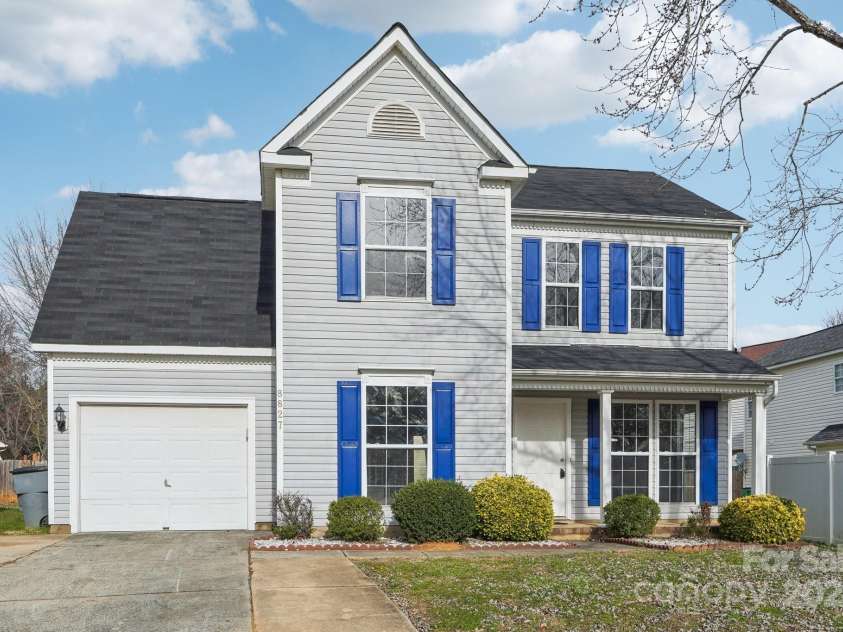 8827 Treyburn Drive, Charlotte, NC 28216.  MLS# CAR4203734, YatesRealty ID 7264. 