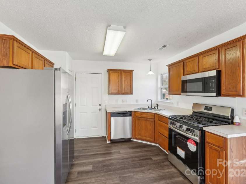 8827 Treyburn Drive, Charlotte, NC 28216.  MLS# CAR4203734, YatesRealty ID 7264. 