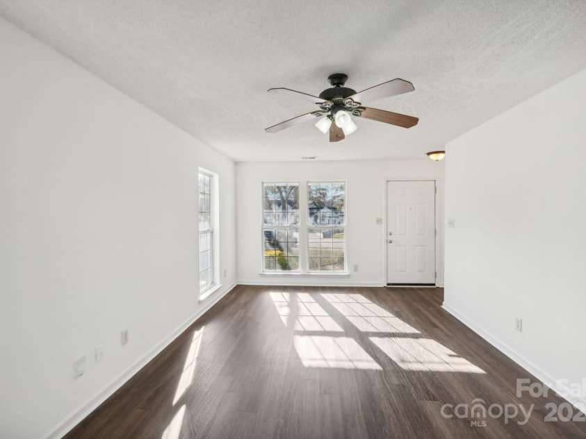 8827 Treyburn Drive, Charlotte, NC 28216.  MLS# CAR4203734, YatesRealty ID 7264. 