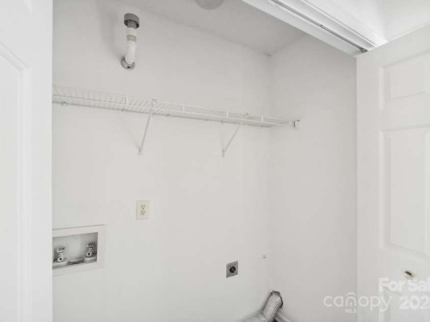 8827 Treyburn Drive, Charlotte, NC 28216.  MLS# CAR4203734, YatesRealty ID 7264. 