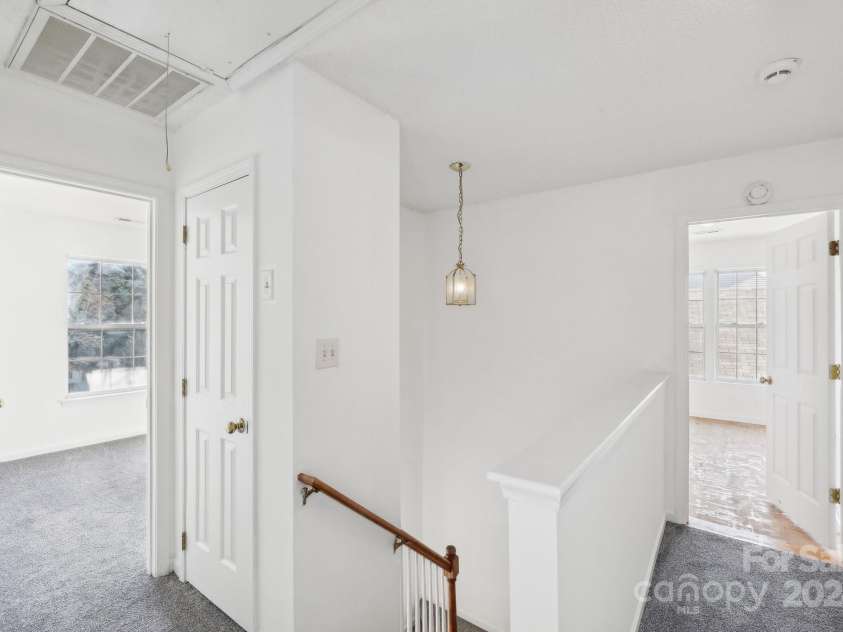 8827 Treyburn Drive, Charlotte, NC 28216.  MLS# CAR4203734, YatesRealty ID 7264. 