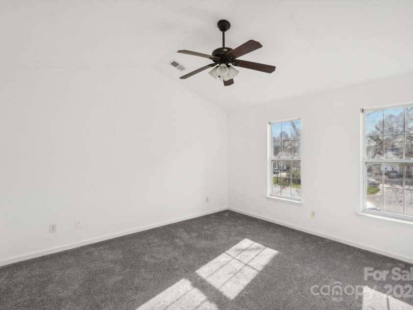 8827 Treyburn Drive, Charlotte, NC 28216.  MLS# CAR4203734, YatesRealty ID 7264. 