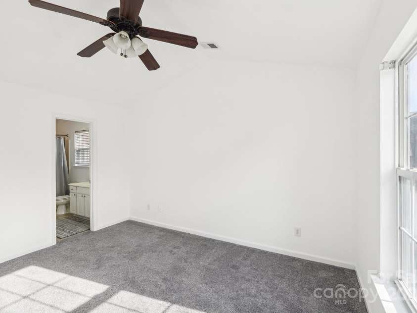 8827 Treyburn Drive, Charlotte, NC 28216.  MLS# CAR4203734, YatesRealty ID 7264. 