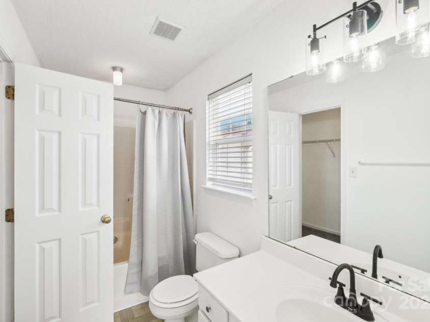 8827 Treyburn Drive, Charlotte, NC 28216.  MLS# CAR4203734, YatesRealty ID 7264. 