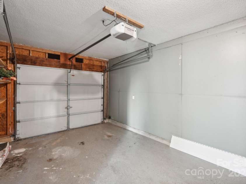 8827 Treyburn Drive, Charlotte, NC 28216.  MLS# CAR4203734, YatesRealty ID 7264. 
