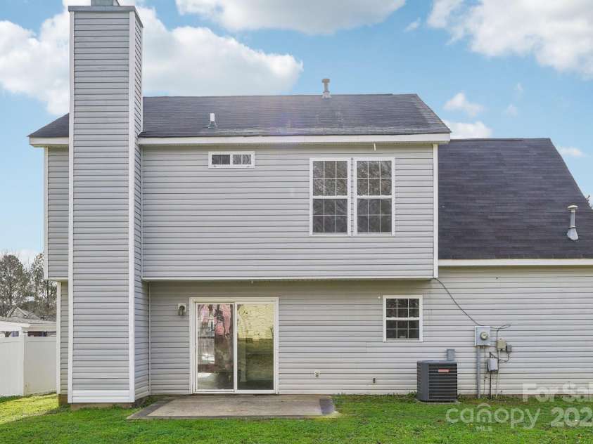 8827 Treyburn Drive, Charlotte, NC 28216.  MLS# CAR4203734, YatesRealty ID 7264. 