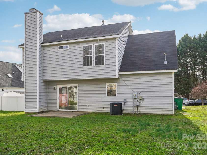 8827 Treyburn Drive, Charlotte, NC 28216.  MLS# CAR4203734, YatesRealty ID 7264. 
