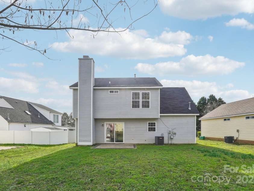 8827 Treyburn Drive, Charlotte, NC 28216.  MLS# CAR4203734, YatesRealty ID 7264. 