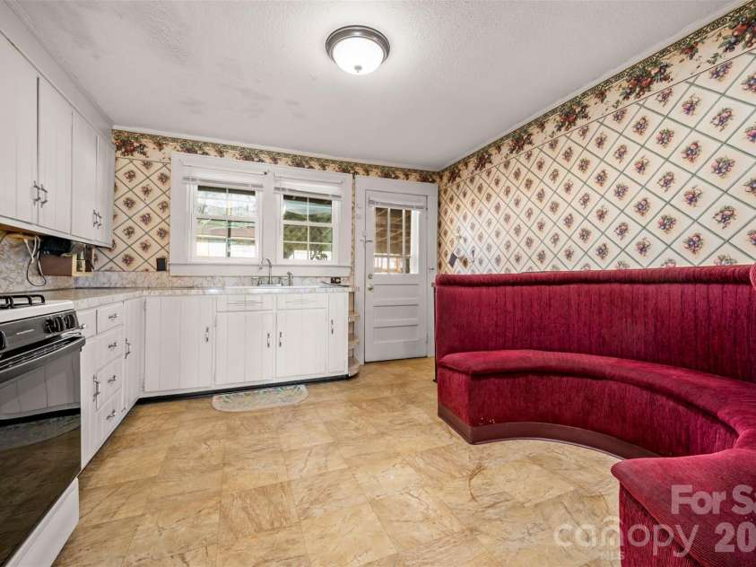 1092 NC 120 Highway, Mooresboro, NC 28114.  MLS# CAR4342013, YatesRealty ID 7265. Breakfast Nook