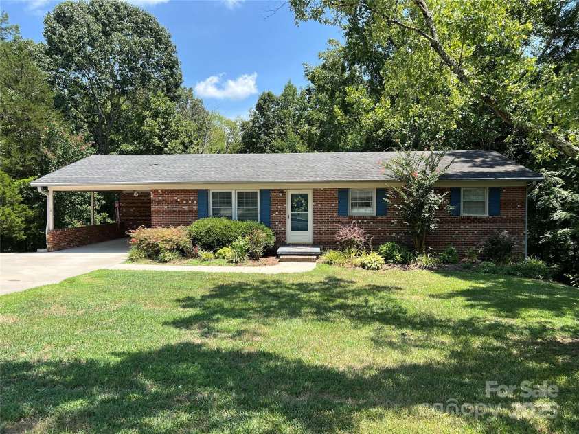 1111 Skyland Drive, Mount Pleasant, NC 28124.  MLS# CAR4155800, YatesRealty ID 7265. 3 bed 2 bath home in the heart of Mt. Pleasant.