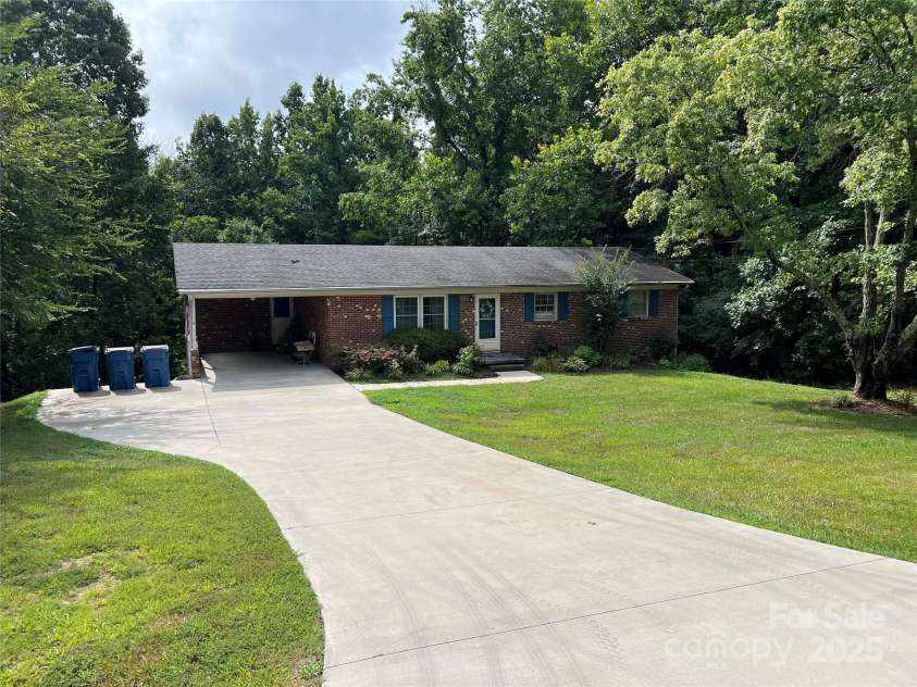 1111 Skyland Drive, Mount Pleasant, NC 28124.  MLS# CAR4155800, YatesRealty ID 7265. Full brick ranch home with basement in Mt. Pleasant.