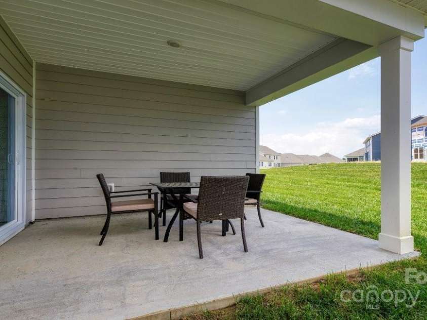 571 Fox Cove Road, Hendersonville, NC 28792.  MLS# CAR4199127, YatesRealty ID 7266. 