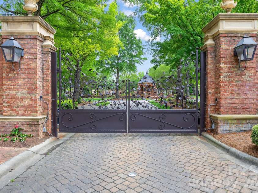 3011 Ella Katherine Way, Charlotte, NC 28210.  MLS# CAR4381192, YatesRealty ID 7267. Gated Heydon Hall Community