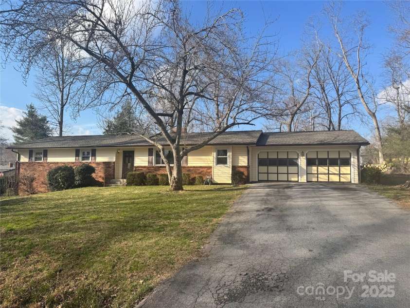 29 Westfield Road, Fletcher, NC 28732.  MLS# CAR4234206, YatesRealty ID 7268. 