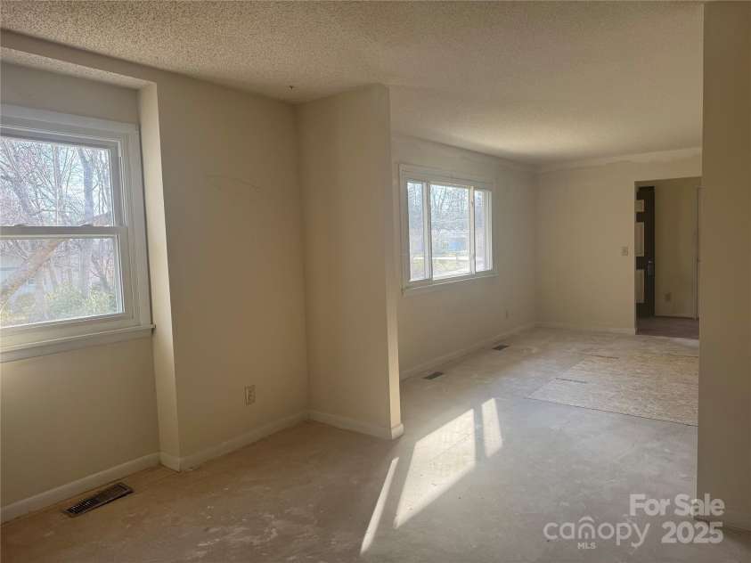 29 Westfield Road, Fletcher, NC 28732.  MLS# CAR4234206, YatesRealty ID 7268. Dining Room