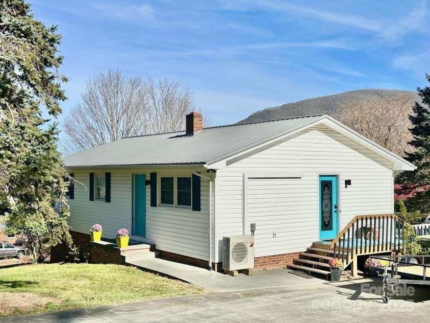 411 Poplar Avenue, West Jefferson, NC 28694.  MLS# CAR4320354, YatesRealty ID 7269. 