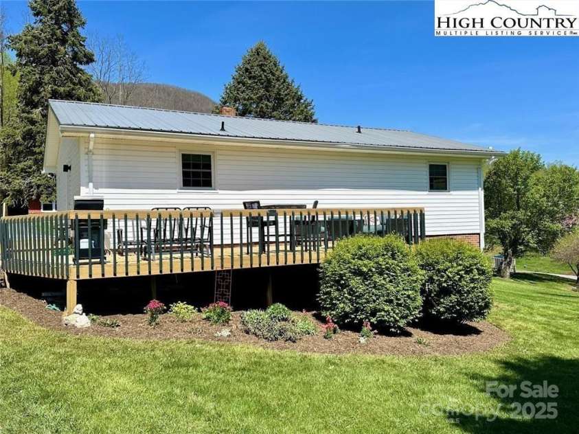 411 Poplar Avenue, West Jefferson, NC 28694.  MLS# CAR4320354, YatesRealty ID 7269. 