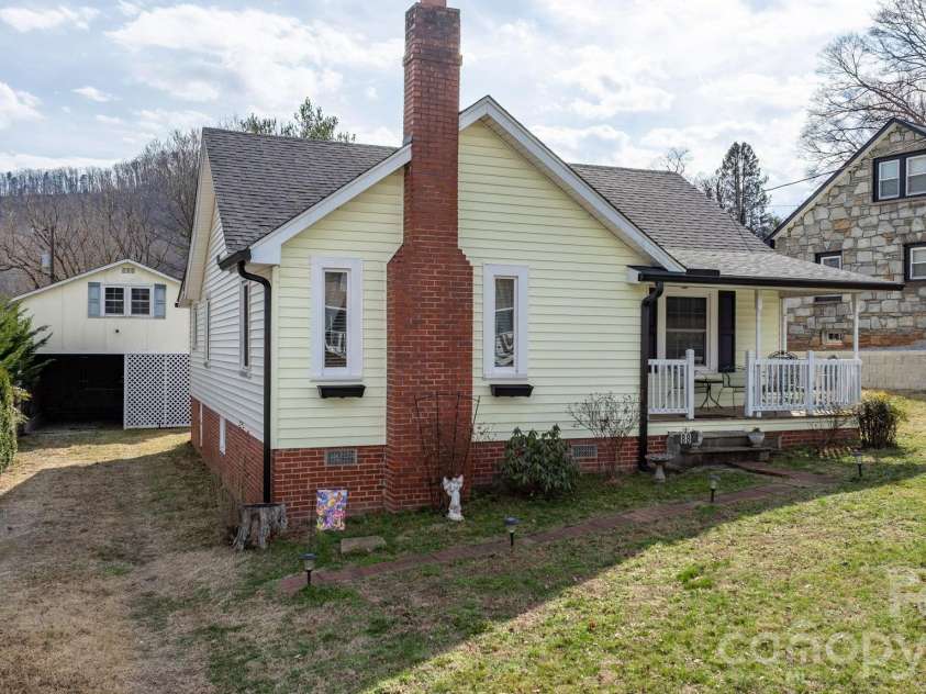 88 Lincoln Avenue, Marion, NC 28752.  MLS# CAR4348914, YatesRealty ID 7270. 