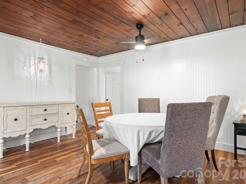 88 Lincoln Avenue, Marion, NC 28752.  MLS# CAR4348914, YatesRealty ID 7270. 