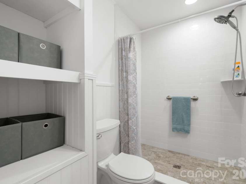 88 Lincoln Avenue, Marion, NC 28752.  MLS# CAR4348914, YatesRealty ID 7270. 