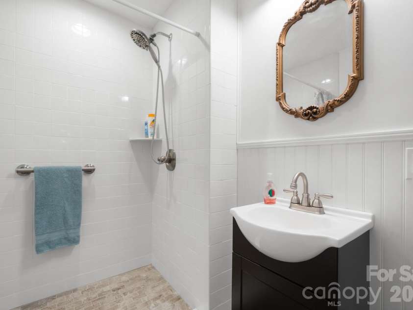 88 Lincoln Avenue, Marion, NC 28752.  MLS# CAR4348914, YatesRealty ID 7270. 