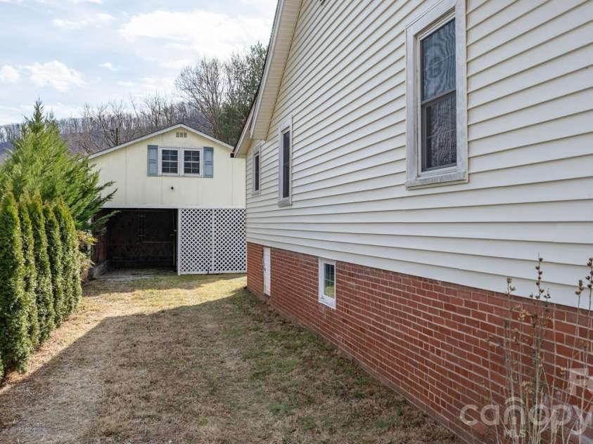 88 Lincoln Avenue, Marion, NC 28752.  MLS# CAR4348914, YatesRealty ID 7270. 