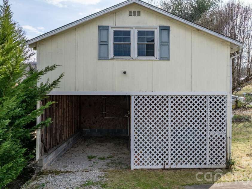 88 Lincoln Avenue, Marion, NC 28752.  MLS# CAR4348914, YatesRealty ID 7270. 