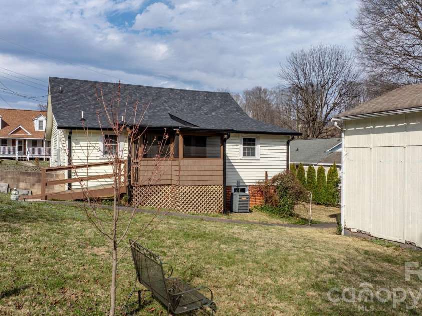 88 Lincoln Avenue, Marion, NC 28752.  MLS# CAR4348914, YatesRealty ID 7270. 