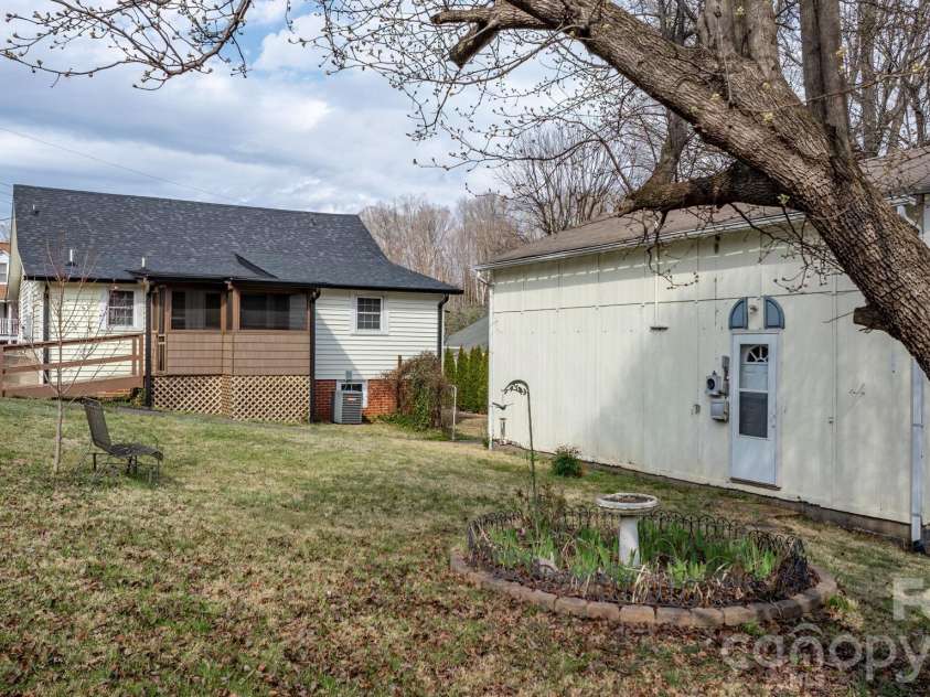 88 Lincoln Avenue, Marion, NC 28752.  MLS# CAR4348914, YatesRealty ID 7270. 