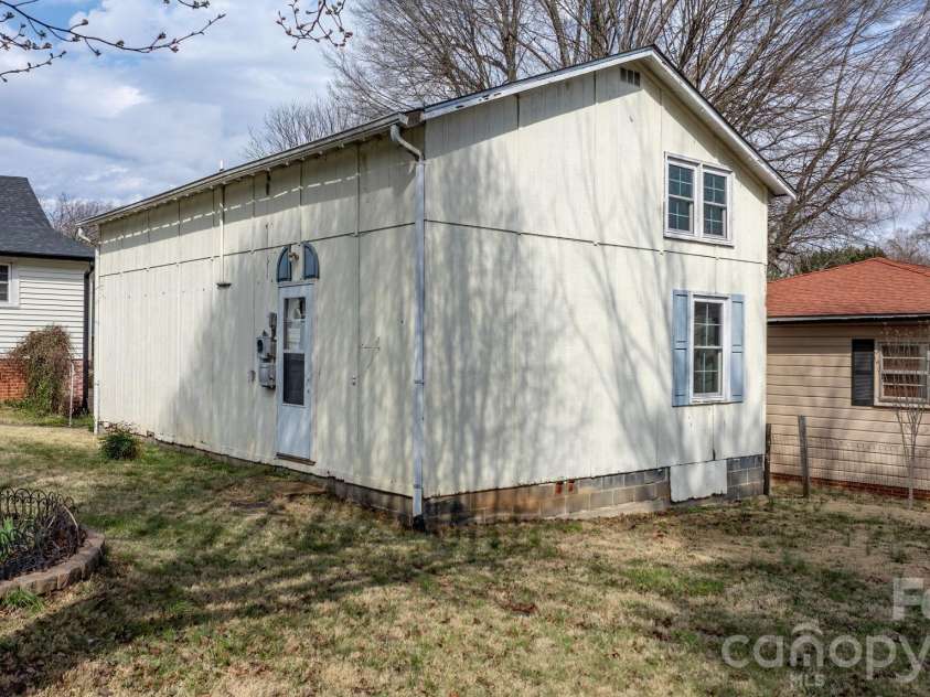88 Lincoln Avenue, Marion, NC 28752.  MLS# CAR4348914, YatesRealty ID 7270. 