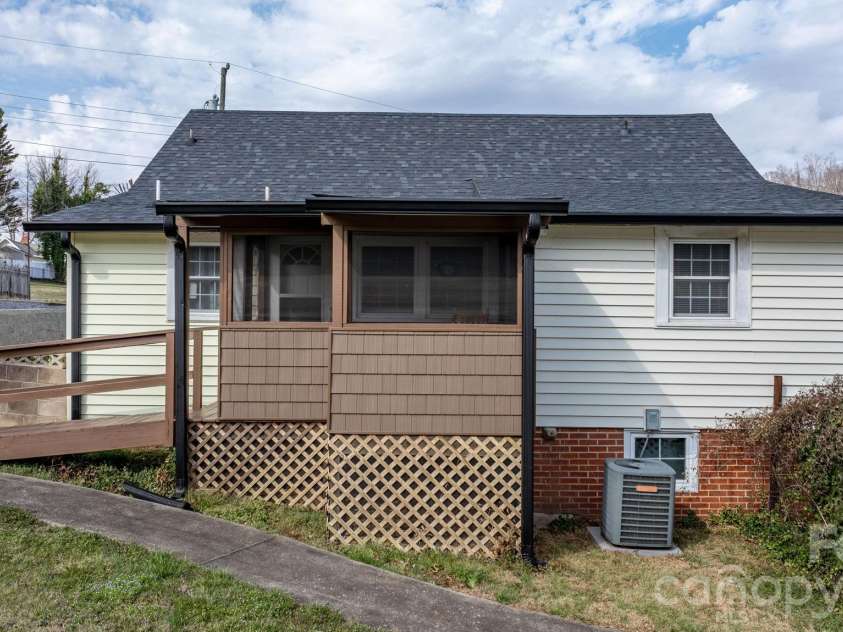 88 Lincoln Avenue, Marion, NC 28752.  MLS# CAR4348914, YatesRealty ID 7270. 