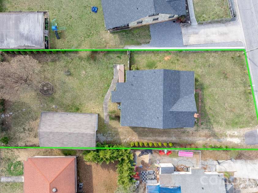 88 Lincoln Avenue, Marion, NC 28752.  MLS# CAR4348914, YatesRealty ID 7270. 