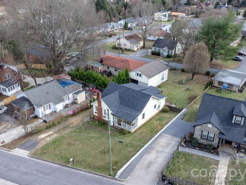 88 Lincoln Avenue, Marion, NC 28752.  MLS# CAR4348914, YatesRealty ID 7270. 