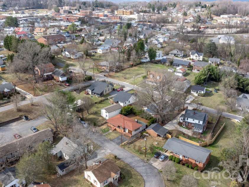 88 Lincoln Avenue, Marion, NC 28752.  MLS# CAR4348914, YatesRealty ID 7270. 
