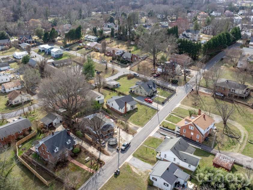 88 Lincoln Avenue, Marion, NC 28752.  MLS# CAR4348914, YatesRealty ID 7270. 