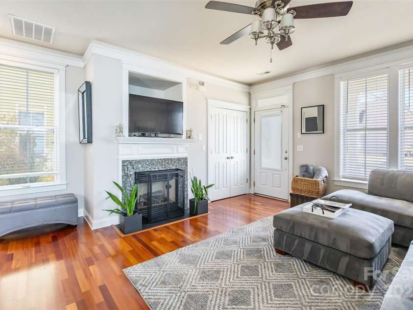 1246 Rising Oak Drive, Charlotte, NC 28206.  MLS# CAR4228735, YatesRealty ID 7272. 