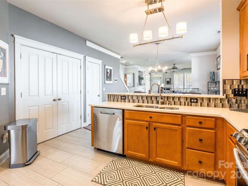 1246 Rising Oak Drive, Charlotte, NC 28206.  MLS# CAR4228735, YatesRealty ID 7272. 